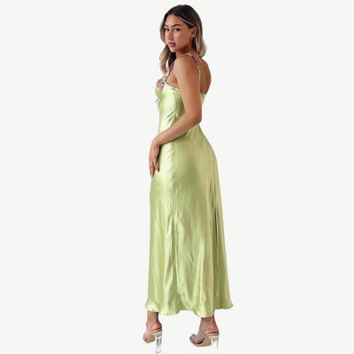 Fala - Elegantes Satin-Maxikleid mit filigraner Blumenverzierung