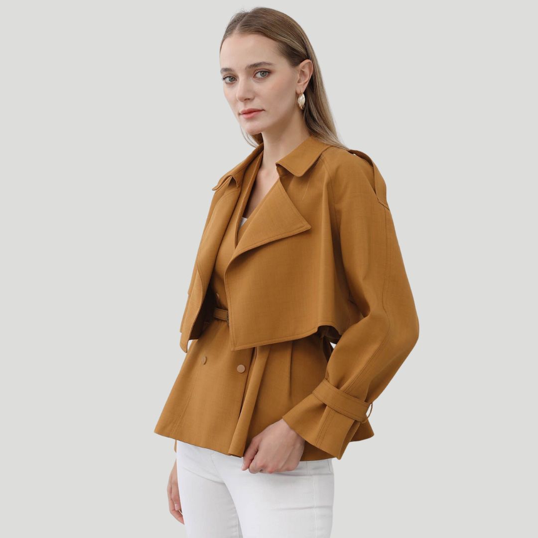 Carmen | Strukturiertes Peplum-Jacke mit auffälligem Kragen und taillenbetonendem Design