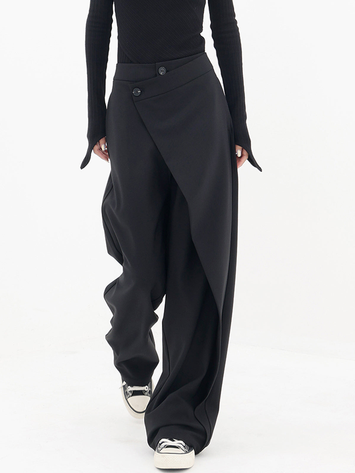 AMNA© - Innovative Baggy Pants mit Schrägverschluß.