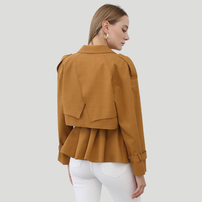 Carmen | Strukturiertes Peplum-Jacke mit auffälligem Kragen und taillenbetonendem Design