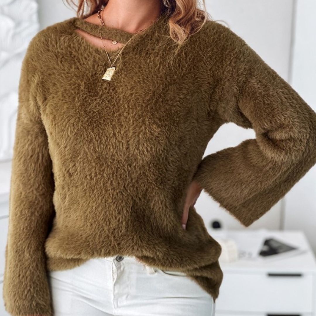 Agnes | Flauschiger Strickpullover mit asymmetrischem Ausschnitt