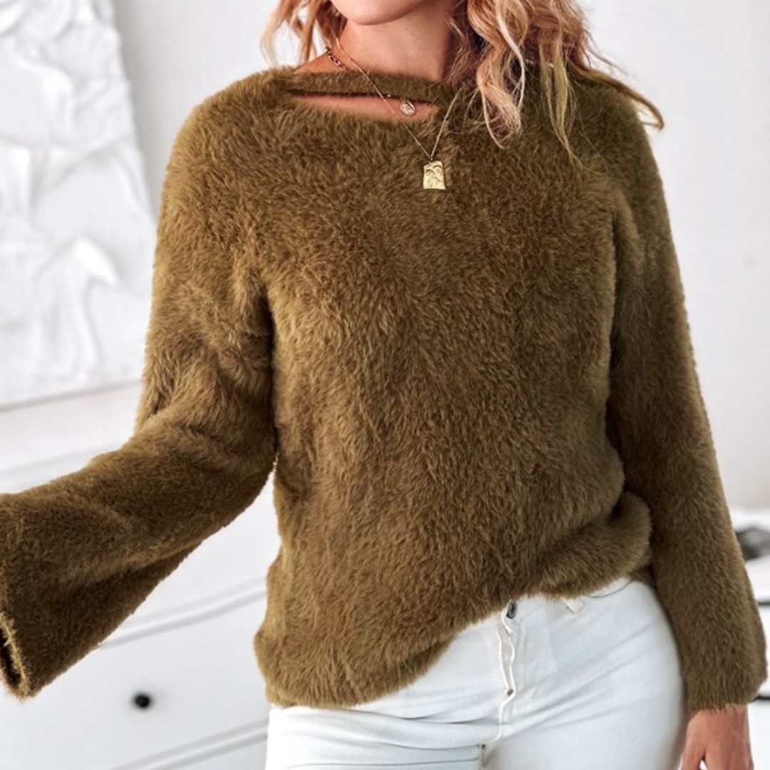 Agnes | Flauschiger Strickpullover mit asymmetrischem Ausschnitt