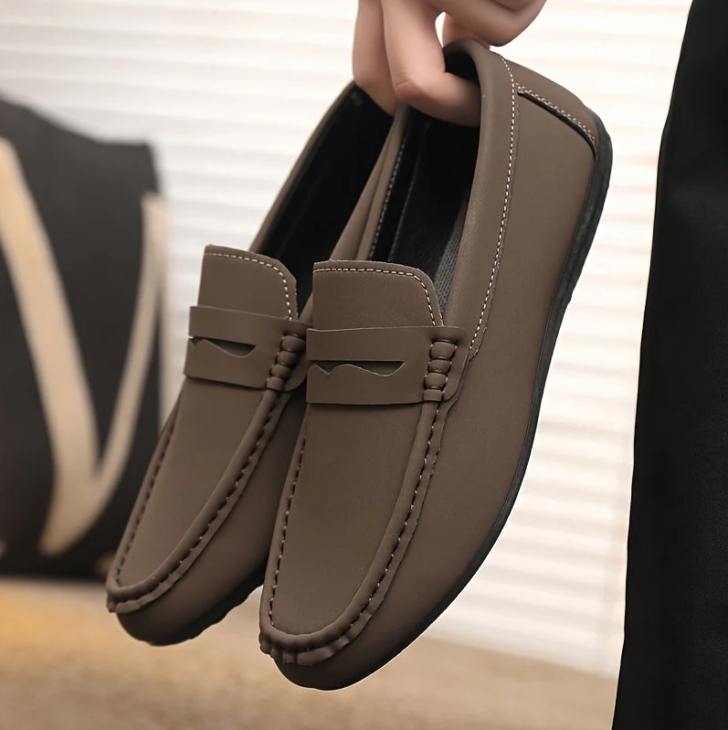 Elegante herren-loafer in verschiedenen farben