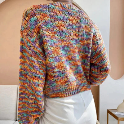 Alena - Gestrickte Kurz-Strickjacke mit Lebhaftem Regenbogenmuster