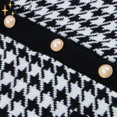 Pascalle Cardigan in Übergröße mit klassischem Hahnentrittmuster für einen stilvollen Look