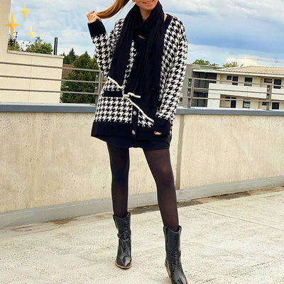 Pascalle Cardigan in Übergröße mit klassischem Hahnentrittmuster für einen stilvollen Look