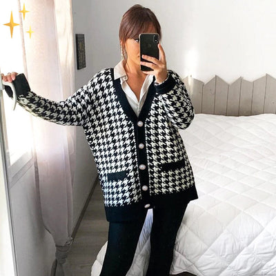 Pascalle Cardigan in Übergröße mit klassischem Hahnentrittmuster für einen stilvollen Look